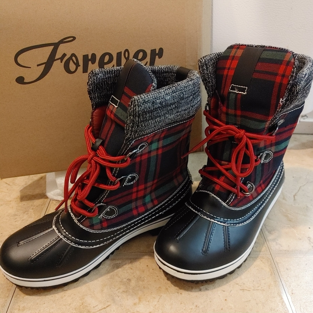 Forever Link plaid boots, size 7